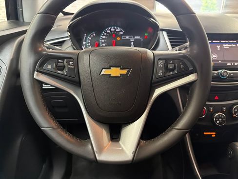 Used 2022 Chevrolet Trax LT w/ LT Convenience Package FWD image 16