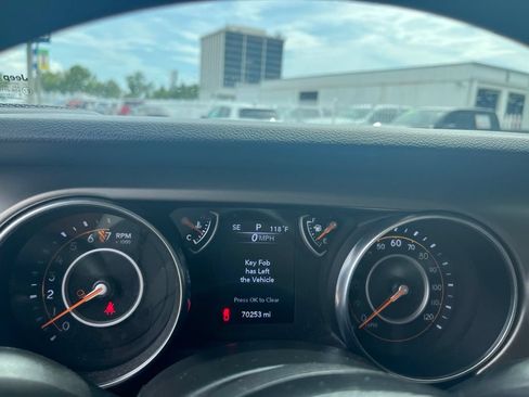 Used 2021 Jeep Gladiator Sport AWD/4WD image 15