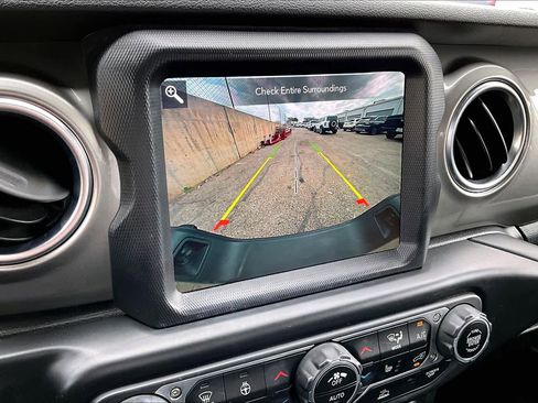 Used 2020 Jeep Gladiator Overland image 29