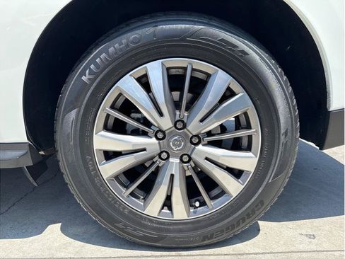 Used 2020 Nissan Pathfinder SL FWD image 13