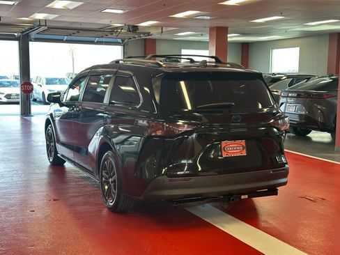 Certified 2024 Toyota Sienna XLE Woodland Edition AWD/4WD image 5
