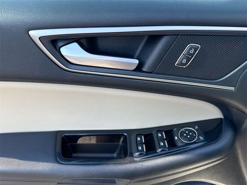 Used 2020 Ford Edge SEL w/ Convenience Package image 15