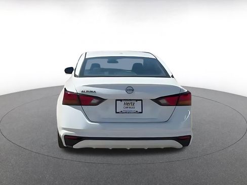 Used 2025 Nissan Altima 2.5 SV FWD image 11
