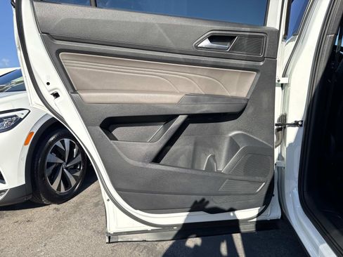 Used 2021 Volkswagen Atlas Cross Sport SE w/ Cross Sport MDO Package image 24