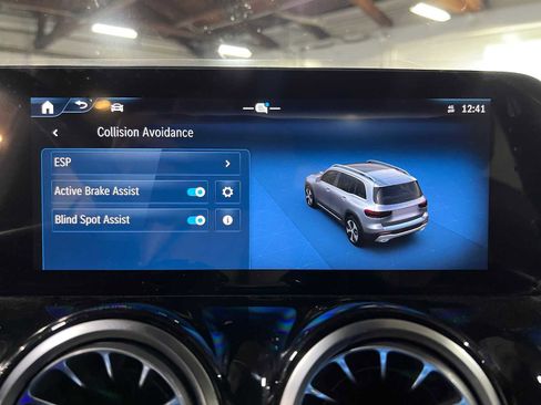New 2025 Mercedes-Benz GLB 250 4MATIC image 29