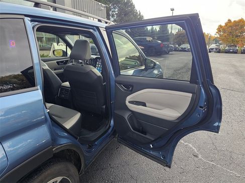 Used 2025 Subaru Forester Limited image 12