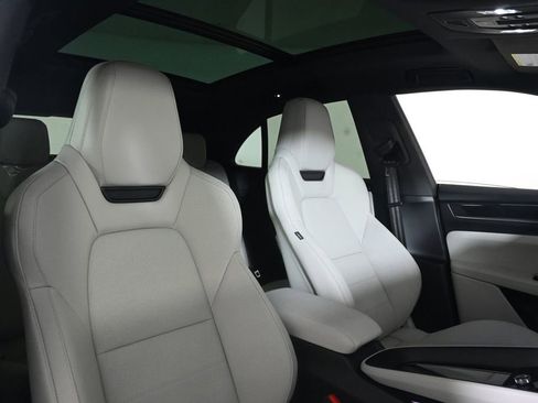 New 2025 Porsche Macan 4S Electric image 17