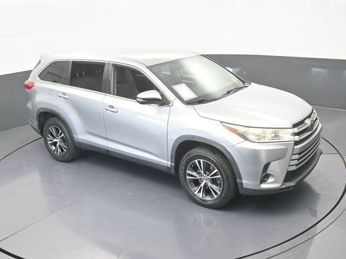 Used 2019 Toyota Highlander LE FWD image 51