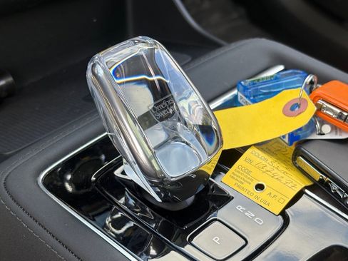 Certified 2025 Volvo XC90 B6 Plus image 21