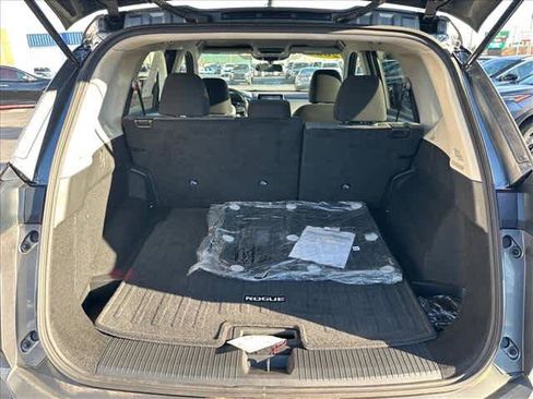 Used 2022 Nissan Rogue SV image 26