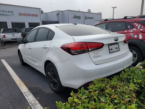 Used 2017 Kia Forte LX w/ LX Popular Package image 6
