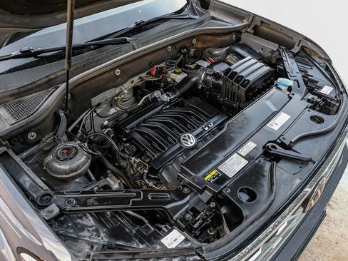 Used 2020 Volkswagen Atlas Cross Sport SE w/ Panoramic Sunroof Package image 47