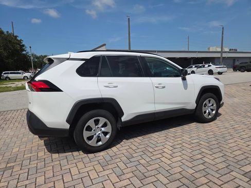 Used 2021 Toyota RAV4 LE FWD image 11