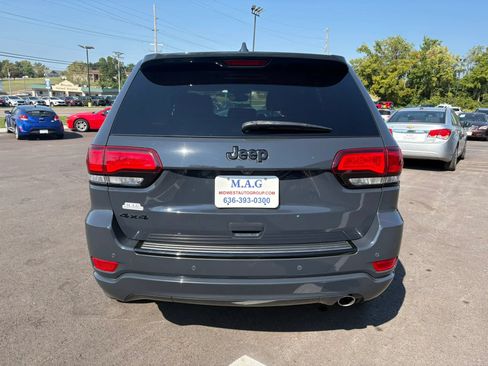 Used 2018 Jeep Grand Cherokee Altitude AWD/4WD image 5