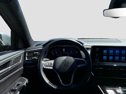 Used 2025 Volkswagen Atlas Cross Sport SE image 20