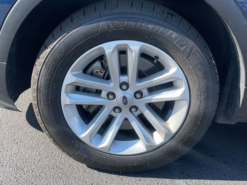 Used 2016 Ford Explorer XLT w/ Equipment Group 202A image 6