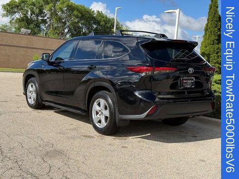Used 2022 Toyota Highlander LE AWD/4WD image 5