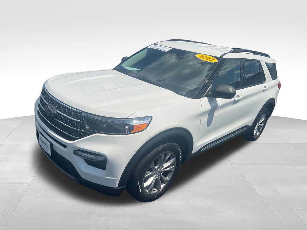 Used 2023 Ford Explorer XLT w/ Equipment Group 202A AWD/4WD image 9