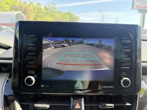 Used 2022 Toyota Corolla Cross L image 16