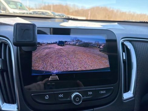 Used 2020 Chevrolet Malibu LT image 17