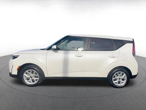 Used 2025 Kia Soul LX w/ LX Technology Package image 9