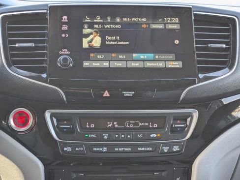 Used 2022 Honda Pilot Touring image 15