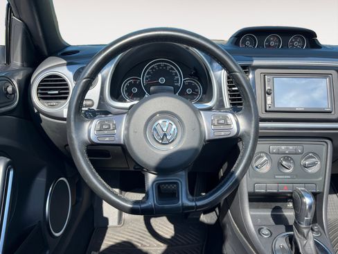 Used 2013 Volkswagen Beetle TDI image 12