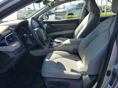 Used 2023 Toyota Camry SE image 11