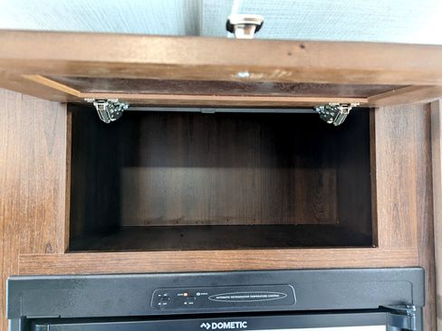 Used 2019 Chevrolet Express 4500 w/ RV Package image 65