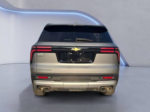 Used 2026 Chevrolet Traverse LT FWD image 4