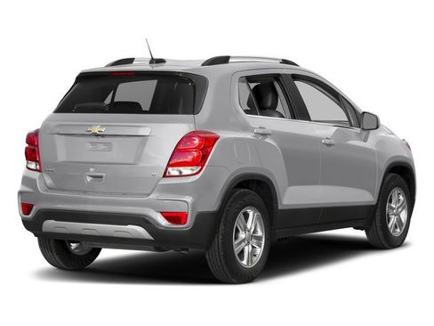 Used 2017 Chevrolet Trax LT w/ LT Convenience Package AWD/4WD image 2
