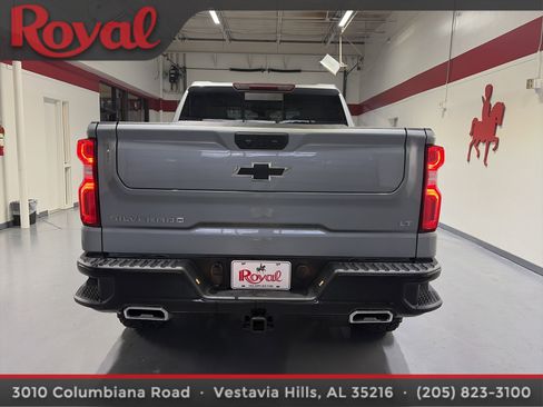 Used 2024 Chevrolet Silverado 1500 LT Trail Boss w/ Convenience Package II image 3