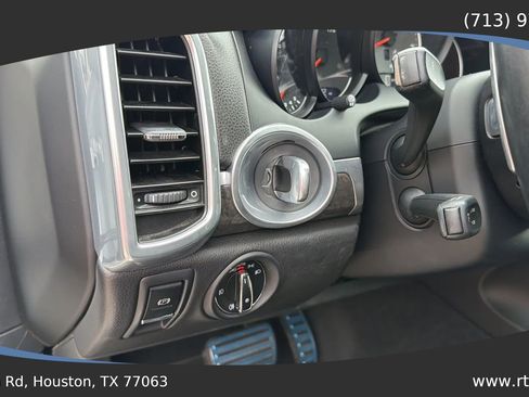 Used 2016 Porsche Cayenne S image 24