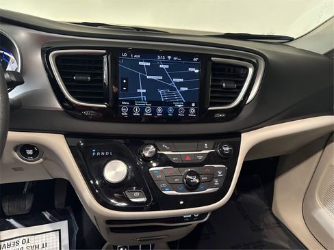 Used 2018 Chrysler Pacifica Touring Plus image 38