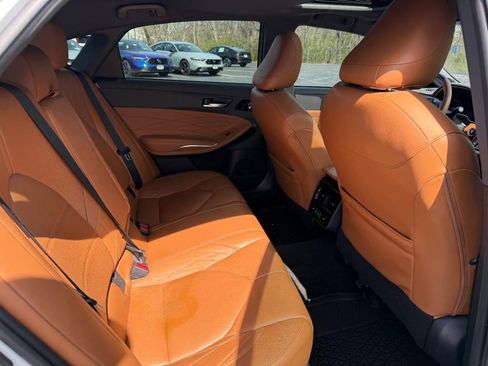 Used 2019 Toyota Avalon Limited FWD image 11