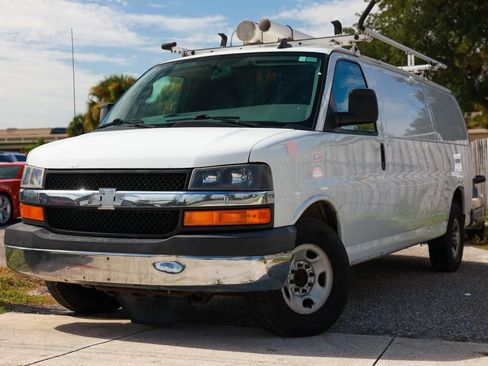 Used 2017 Chevrolet Express 2500 Extended RWD image 1