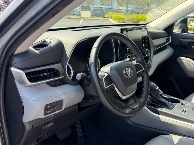 Certified 2022 Toyota Highlander XLE FWD image 12