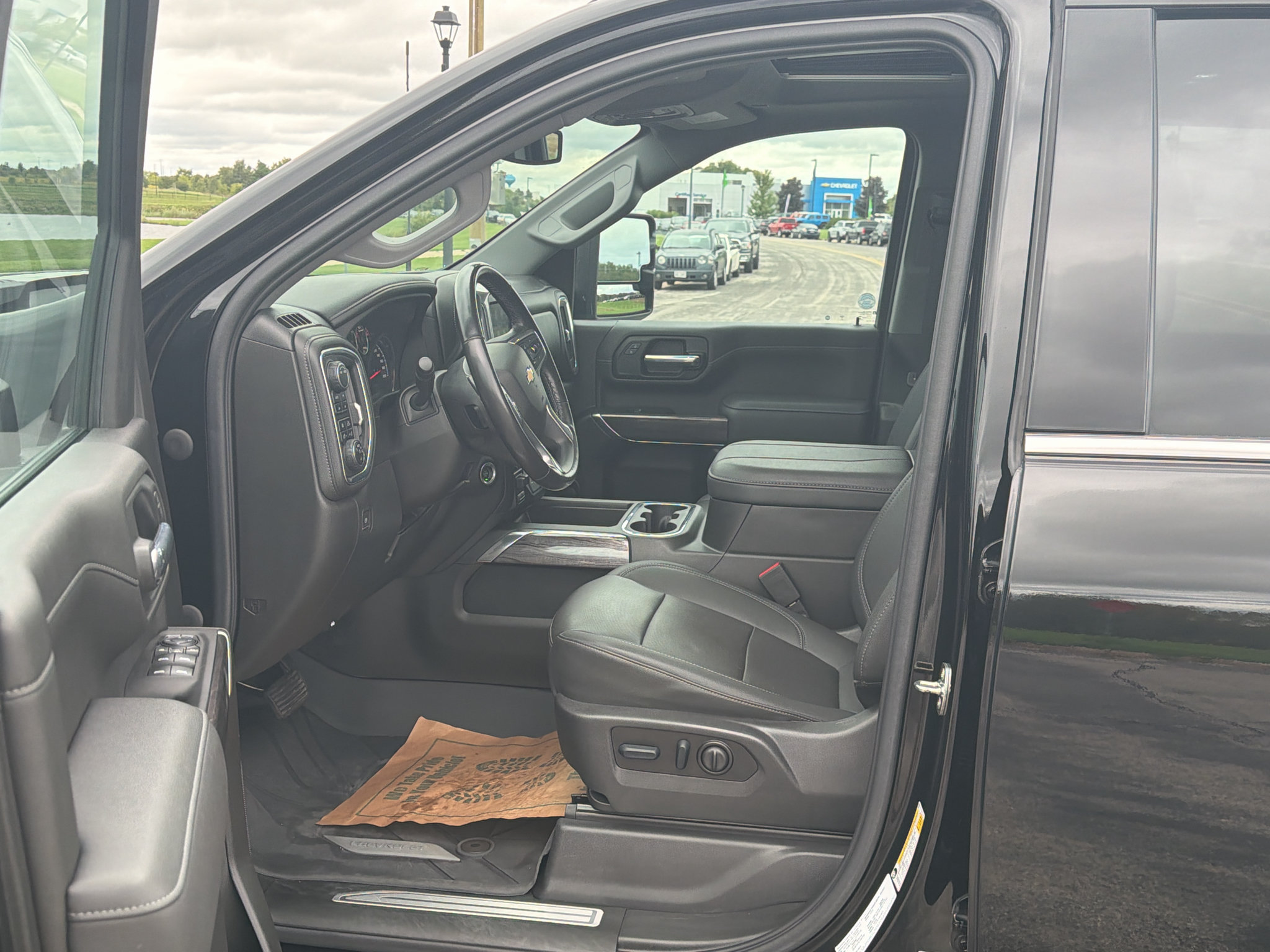 Used 2023 Chevrolet Silverado 2500 LTZ w/ LTZ Convenience Package AWD/4WD image 13