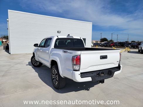 Used 2023 Toyota Tacoma TRD Sport w/ Technology Package image 5
