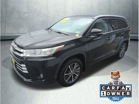 Used 2018 Toyota Highlander XLE w/ Carpet Mat Package (TMS) AWD/4WD image 1