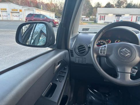 Used 2010 Suzuki SX4 AWD Hatchback image 29