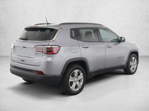 Used 2022 Jeep Compass Latitude FWD image 7