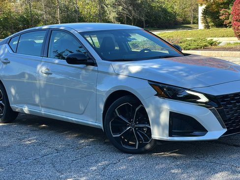 New 2025 Nissan Altima 2.5 SR image 1