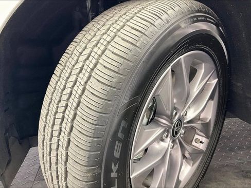 Used 2025 Toyota Sienna XLE image 34