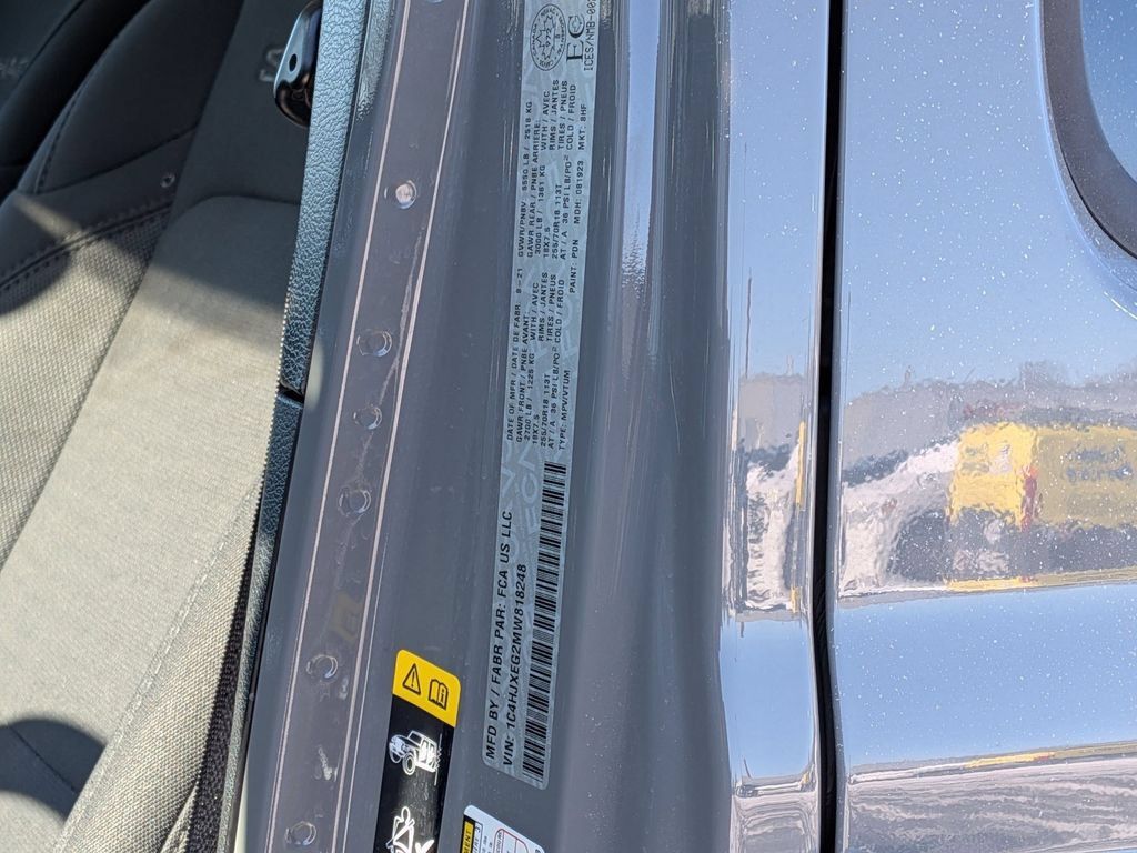 Used 2021 Jeep Wrangler Unlimited Sahara w/ Uconnect 4C Nav & Sound Group AWD/4WD image 28