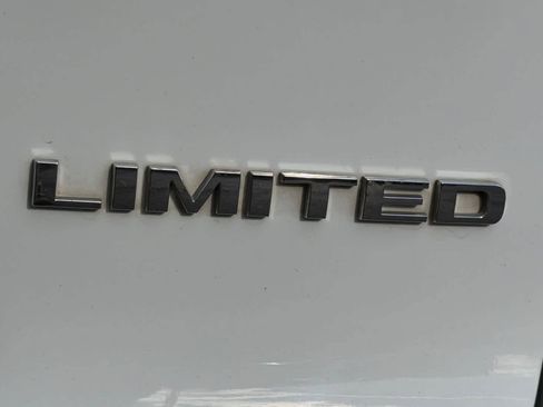 Used 2020 Jeep Cherokee Limited w/ Technology Group image 12