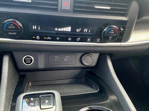 Used 2023 Nissan Rogue SV image 15