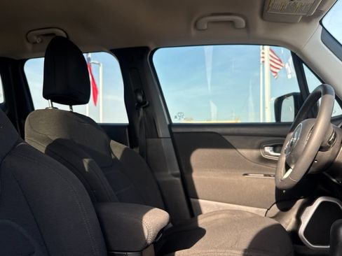 Used 2020 Jeep Renegade Latitude FWD image 27