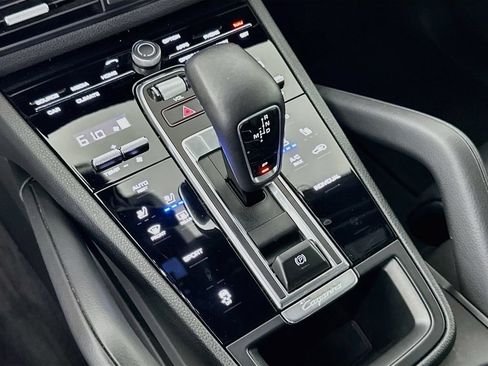 Used 2020 Porsche Cayenne AWD/4WD image 17