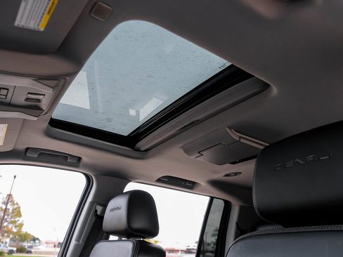 Used 2019 GMC Yukon XL Denali w/ Denali Ultimate Package image 5